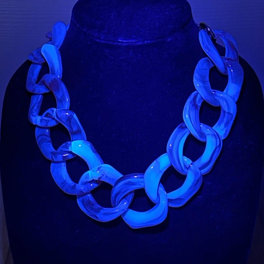 Mika Chunky Lucite Acrylic Chain Link Statement Necklace 17-20” Florescent - Picture 4 of 10